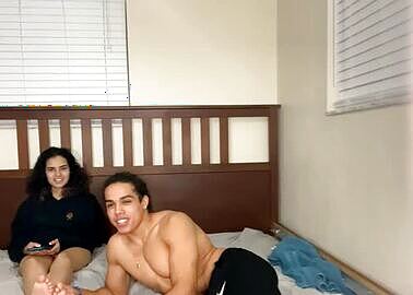 SEXY STR8 DUDE WITH BUBBLE BUTT FUCKS GIRL