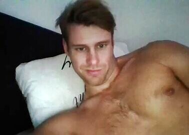 Camming Uncut Hunk