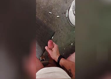 Daddy rubs one out in the garage