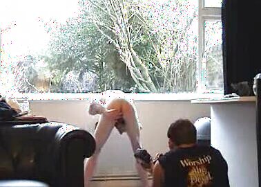 Horny model gets fingered