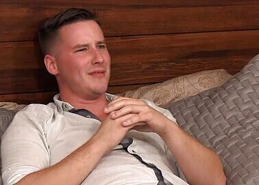 A hot guy is jacking off