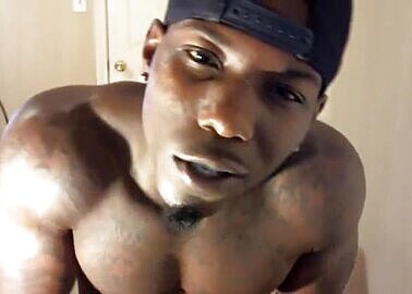 Beautiful Brotha Has His Way with His Own Body