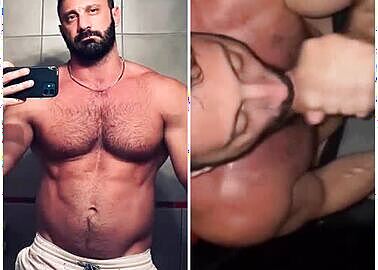 Muscle daddy sucking cock