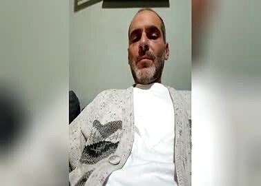 Tom 40yo from Belgium